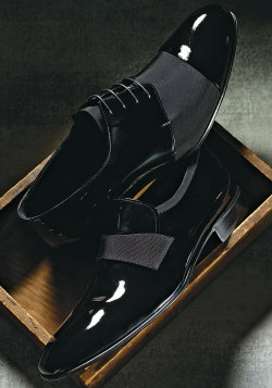 in-luxury:  Giorgio Armani patent shoe with grosgrain trim (top),