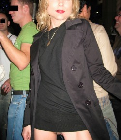 nfn-diamond-girl:  Very short black dress and NO Panty in a Nightclub!!