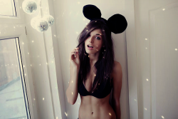 tightdreams:  Follow your TiGHTDREAMS for more hotties!
