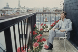 technicolorcat:   David Bowie in Paris, 1977.  