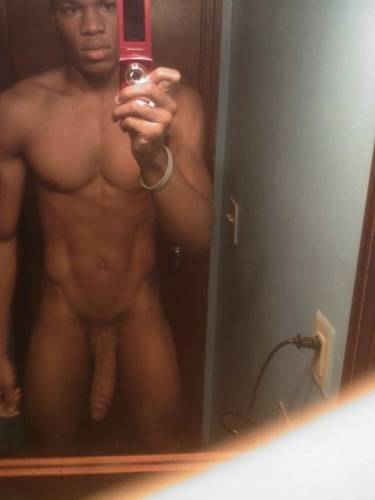 nudeselfshots-blackmen.tumblr.com/post/17320512718/