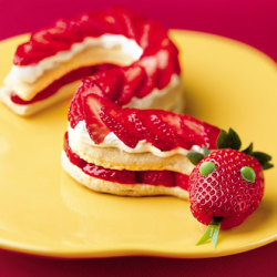 Hello Strawberry Short Snake…get in mah belly!