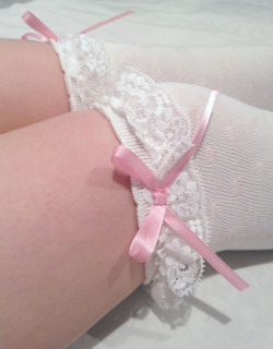 salt-roses:  Pink, pale and pretty. Message me if you are really