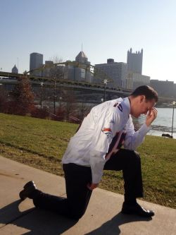 thedailywhat:  Adding Tebowing To Injury of the Day: Making good