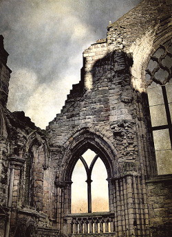 julia-la-strange:   Ruins of Holyrood Abbey in Edinburgh, Scotland;