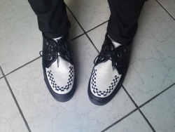its-friday-im-in-love:  new creepers came today xx 