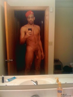 nudeselfshots-blackmen.tumblr.com/post/16076990018/