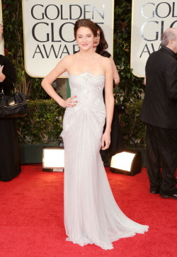omgthatdress:  I wish we could see the details on Shailene Woodley’s