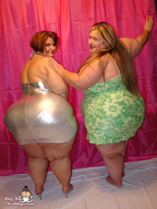 straightedgejuggalo:  Models: Asshley & Large N Lovely 