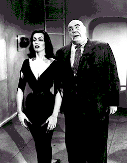 Plan 9 From Outer Space- Maila Nurmi as Vampira and George Steel