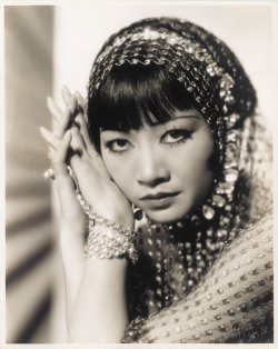 maudelynn:   Anna May Wong gallery portrait by Otto Dyar. 