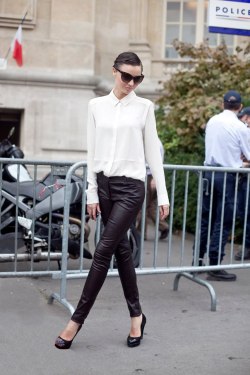 fashion-streetstyle:  Miranda Kerr (IMG, NY) ”How to do a