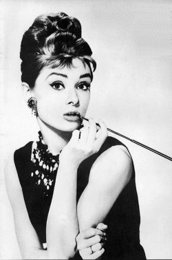 pink-list:  She is so beautiful, I love Audrey <3 <3 <3 