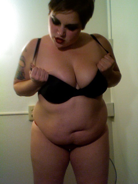 minnesotabetsyville:  Our societal pressures wonâ€™t stop me from loving my body. 