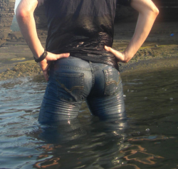 princekarkat:  kissmyrask:  now that is an ass, mr. jensen  omfg