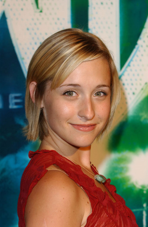 pavlatoarsarchive:  Allison Mack 