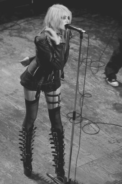 Taylor Momsen. ♥  Fuck yeah! She’s sooo hot. ♥