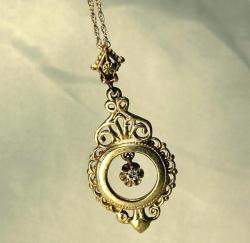 awesomeantiquities:  This necklace is crafted from 14ct yellow