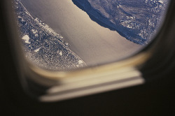 thenakedbrowneye:  on the plane / windows on the world (by phillip