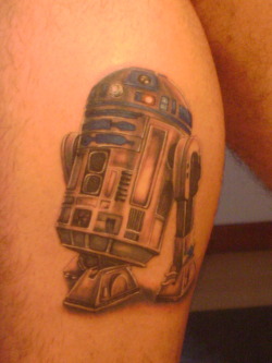 fuckyeahtattoos:  This is my R2-D2 photo. I’m a huge fan of
