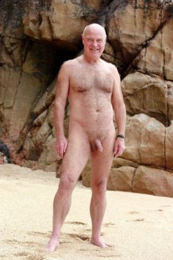 nudiarist:  Nudist Men Photo of the Day 01-22-12Â http://bit.ly/AdvGc1