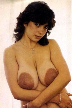 bustylovertits:  Really HUGE Areolas !!!!! 