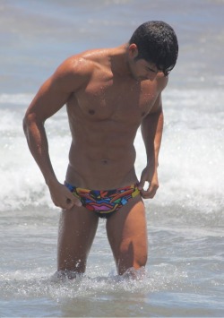 chrisbifrance:  So hot in speedo.