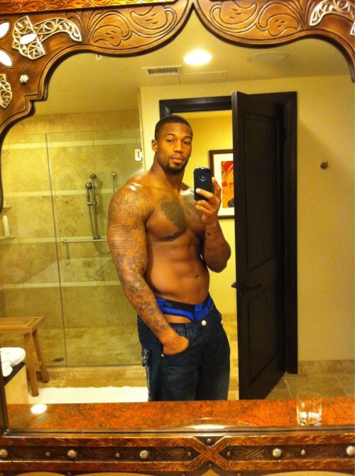 mistahsonasty:  Ray Edwards Nfl player is so mf sexy! Check the nipple piercing, tight ass underwear. U know he getting down on the low.Â  