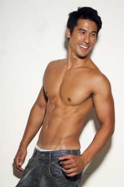 hotsforasians:   hot and str, till u find out he’s a btw and