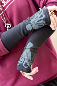 norafox:  sockdreams:  Brand New! Octopi Arm Warmers (ษ) made