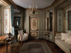 a-l-ancien-regime:  Boudoir from the Hotel de Crillon Pierre-Adrien