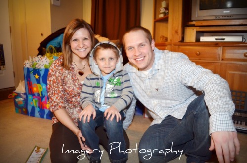 <p>Camden with his mom & dad…too cute!</p>