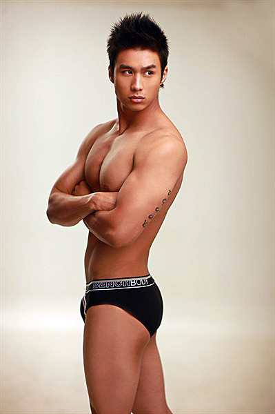 shareasian:   365daysofsexy:   KENJI ‘JIRO’ SHIRAKAWA   I totally want one!  