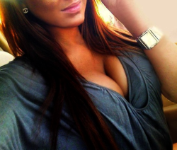 sexyanagurl:  want that cleavage. 