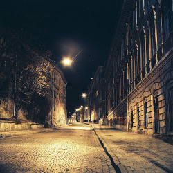 liquidblues:  kaiserbitch:  night Lviv (by _ustas)  hometown
