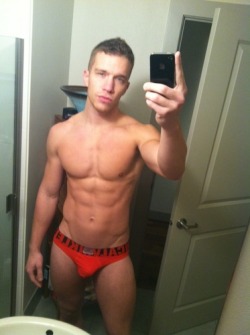 homoeroticguys:  that bulge :$ 