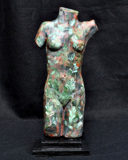 darksilenceinsuburbia:   Eloise Ritt. Painted Torso, 2011. http://www.emritt.com/