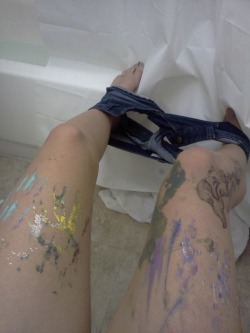 cosmictransformation:  Paintinâ€™ and poopinâ€™ very