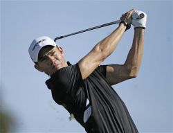 siuilaruinismoving:   Sexy People Golfing Spam - Camilo Villegas