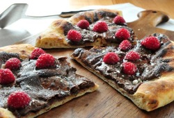 unconsciously-enchanted:  GOD SAVE ME ! it’s nutella pizza