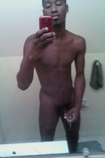 nudeselfshots-blackmen.tumblr.com/post/17273256513/