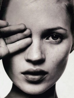  kate moss by david sims for i-D february 1996, the survival