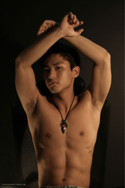iloveasianmen:  Isn’t he hot?  He does have a bad boy look!