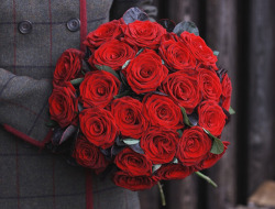 valentines2012:  Typical Valentine’s Gift Idea #1 Flower arrangements