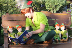 disneylens:  letdownyourlonghair:  Peter Pan reading Peter Pan