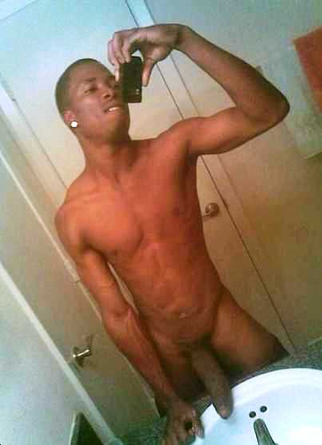 nudeselfshots-blackmen.tumblr.com/post/17123081965/