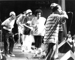 rap-em-movimento:  Não critique a minha postura, minha segurança