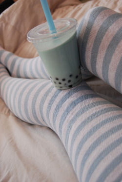 sockdreams:  pearmaiden:  Blue boba  Two things I love: yummy