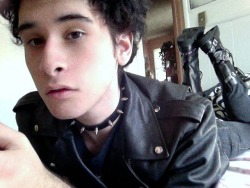 totallygaytotallycool:  Cute leather boy. cuteguyss:  ~werenotinwonderland.tumblr.com~