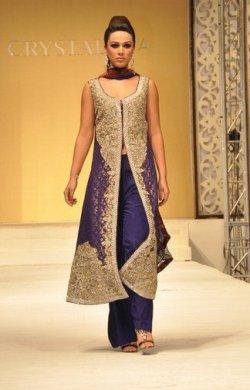 bollywoodishtyle:  pakcouture:  For more Pakistani Couture on